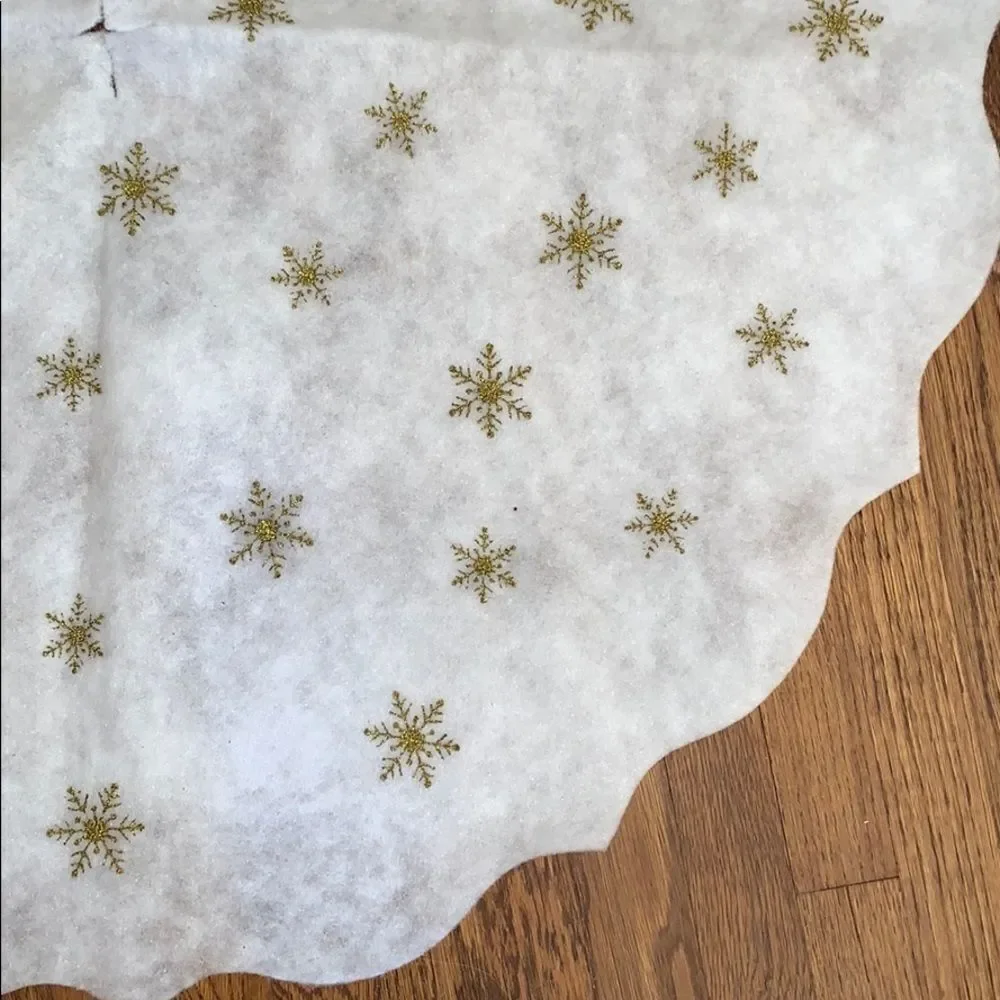 ‎Vtg white Christmas tree skirt /gold snowflakes